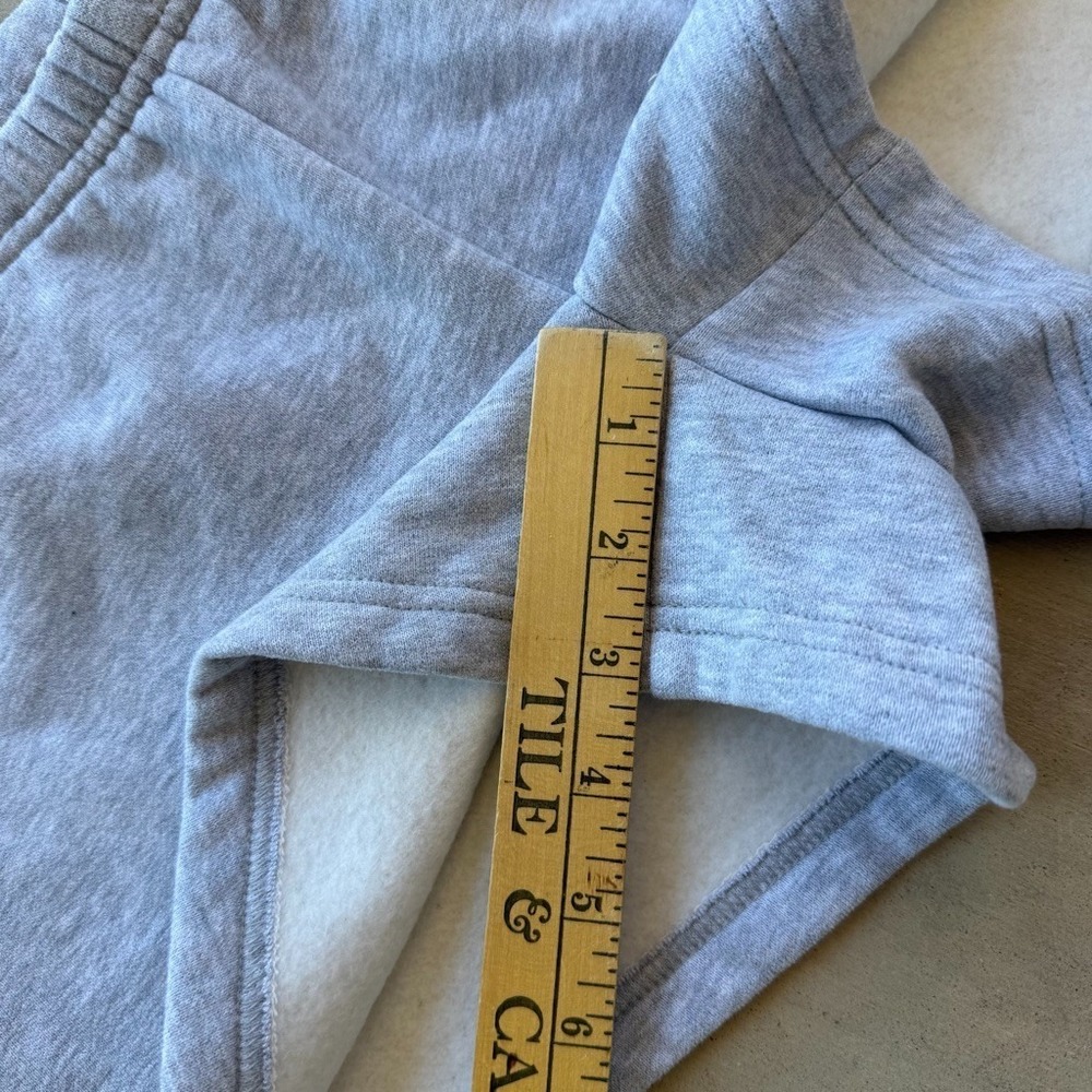 Aritzia Sweatfleece Cozy Boyfriend Shorts Heather Gray Women's Size Small NWT - Picture 8 of 8